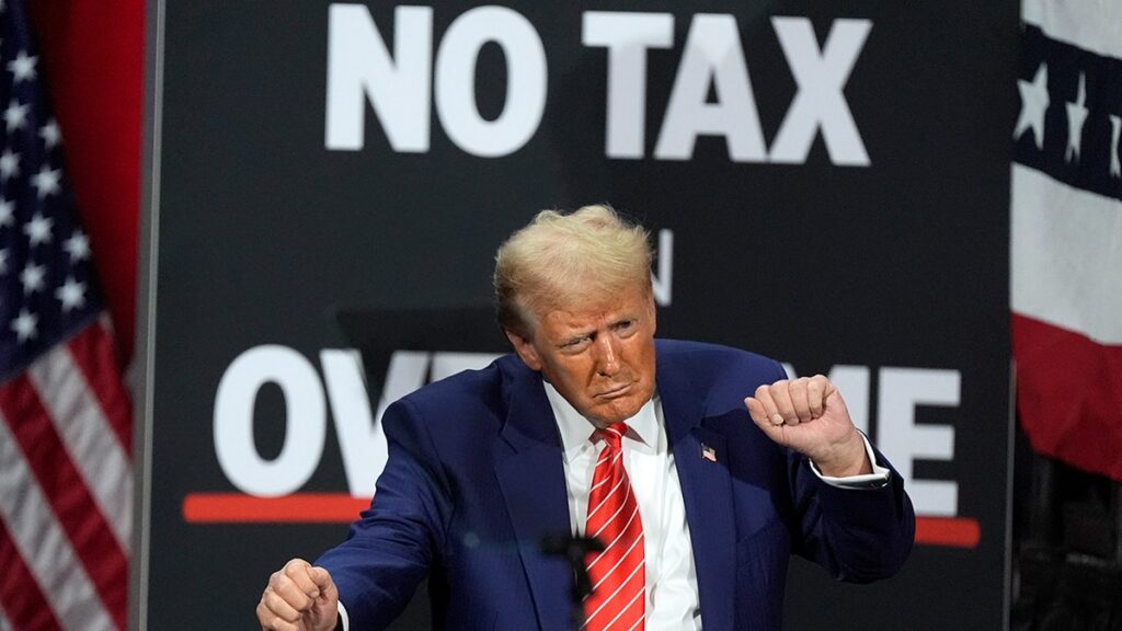 trump-no-tax-campaign-rally-sign.jpg