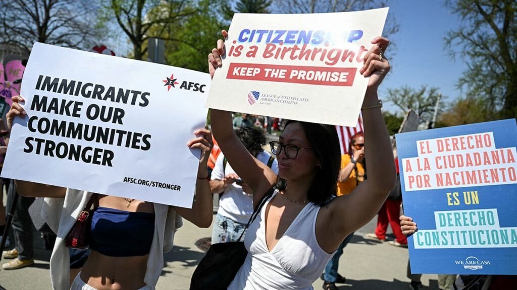 Birthright-citizenship-protesters.jpg