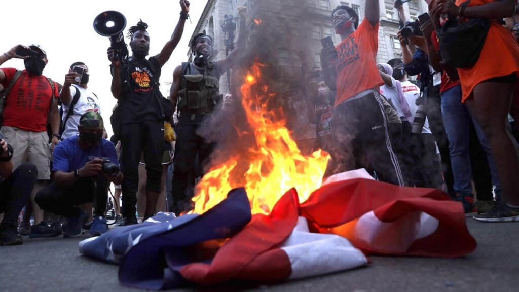 Washington-dc-protest-blm-flag-burning.jpg