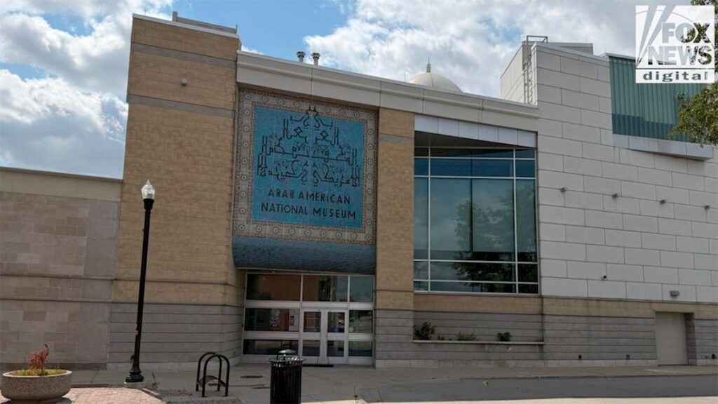 America-Arab-Museum-bug.jpgve1tl1