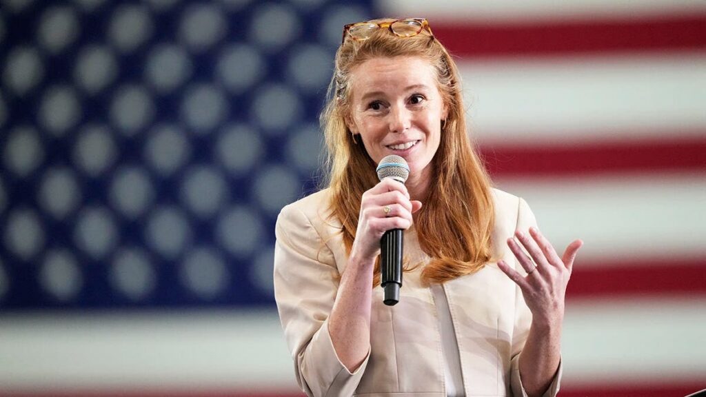 cooke-stands-at-campaign-event.jpegve1tl1