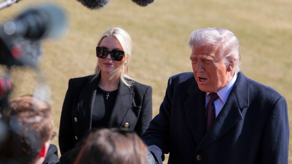 donald-trump-karoline.jpgve1tl1
