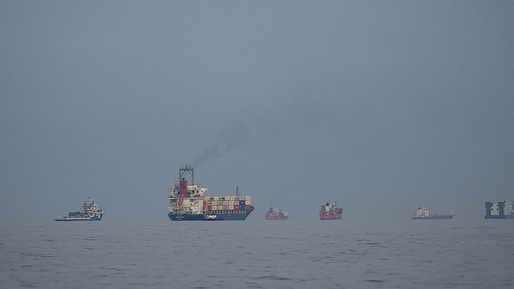 hormus-strait-iran-vessels.jpgve1tl1
