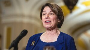 klobuchar-npr-misgendered.jpgve1tl1