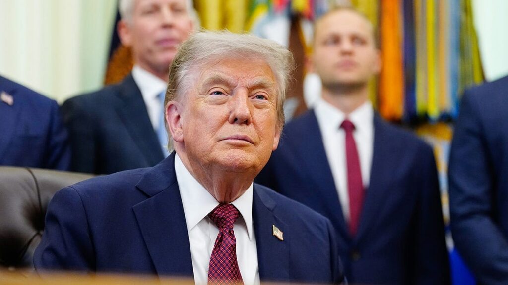 trump-nuclear-announcement-oval-office.jpgve1tl1