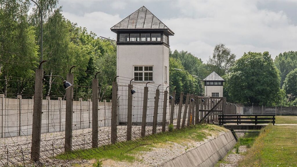 Dachau-concentration-camp.jpgve1tl1