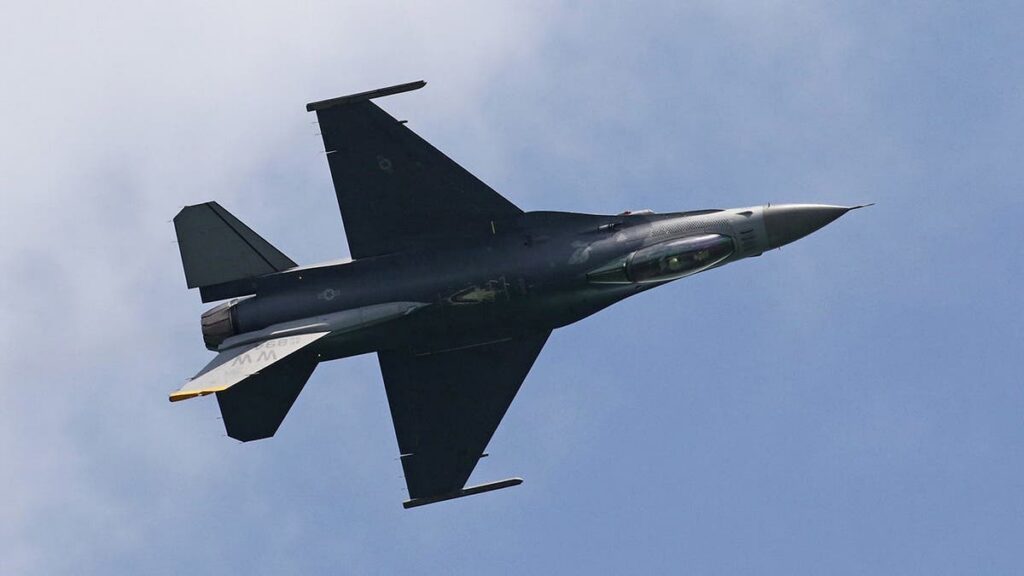 f-16-fighting-falcon-singapore-airshow.jpgve1tl1