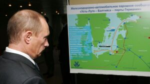 putin-looks-at-map-of-kaliningrad.jpgve1tl1